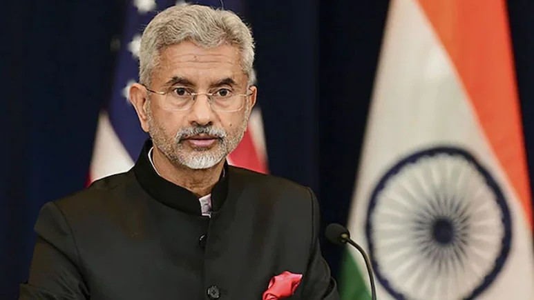 मॉस्को में आज देश मंत्री एस. जयशंकर और रूस के विदेश मंत्री सर्गेई लावरोव के बीच अहम द्विपक्षीय वार्ता होने जा रही है. यह मुलाकात दोनों देशों के बीच रणनीतिक साझेदारी को और मजबूत करने की दिशा में एक महत्वपूर्ण कदम मानी जा रही है.